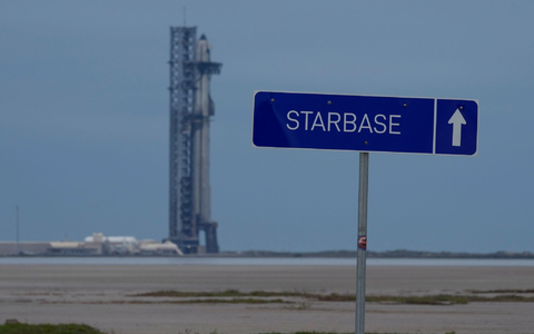 Das Raketensystem «Starship» von SpaceX wird für einen Testflug vorbereitet (Archivbild). - Foto: Eric Gay/AP/dpa Das Raketensystem «Starship» von SpaceX wird für einen Testflug vorbereitet (Archivbild). - Foto: Eric Gay/AP/dpa