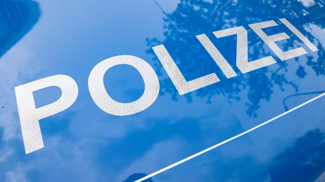 Bei einem schweren Verkehrsunfall im hessischen Landkreis Kassel sind in der Nacht vier Menschen ums Leben gekommen. (Symbolbild) - Bild: Boris Roessler/dpa