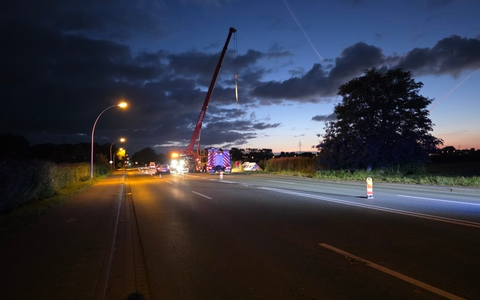 POL-CUX: Verkehrsunfall durch Sekundenschlaf mit Wohnmobil in Cuxhaven - Aufwändige Bergung (Foto im Anhang) - Foto: presseportal.de POL-CUX: Verkehrsunfall durch Sekundenschlaf mit Wohnmobil in Cuxhaven - Aufwändige Bergung (Foto im Anhang) - Foto: presseportal.de