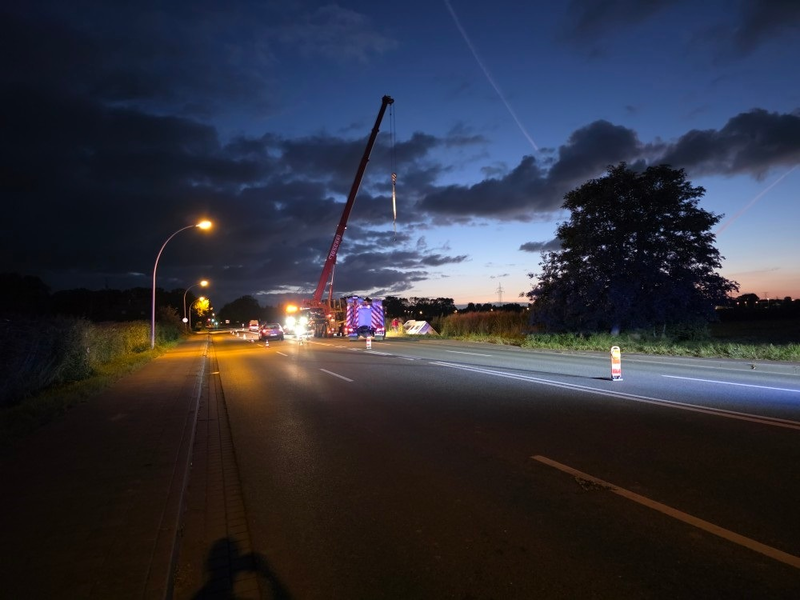 POL-CUX: Verkehrsunfall durch Sekundenschlaf mit Wohnmobil in Cuxhaven - Aufwändige Bergung (Foto im Anhang) - Foto: presseportal.de
