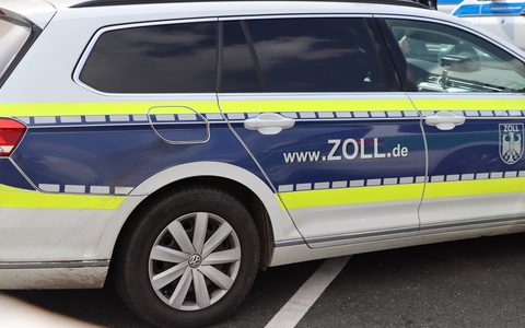 HZA-MS: Versehentlich die Grenze mit fast 60.000 Schmuggelzigaretten überquert / Zoll stoppt Mann an der niederländischen Grenze und verhindert Steuerschaden in Höhe von fast 12.000 Euro - Foto: presseportal.de HZA-MS: Versehentlich die Grenze mit fast 60.000 Schmuggelzigaretten überquert / Zoll stoppt Mann an der niederländischen Grenze und verhindert Steuerschaden in Höhe von fast 12.000 Euro - Foto: presseportal.de