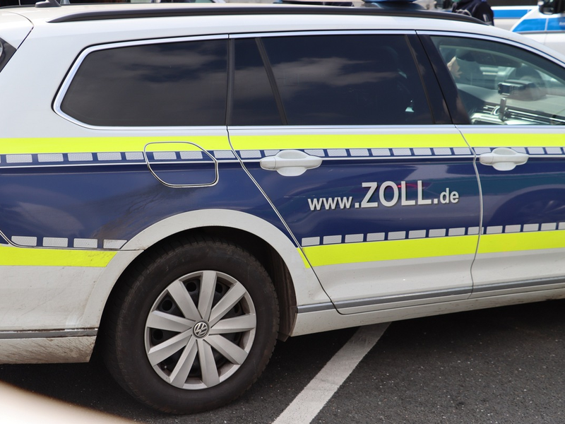 HZA-MS: Versehentlich die Grenze mit fast 60.000 Schmuggelzigaretten überquert / Zoll stoppt Mann an der niederländischen Grenze und verhindert Steuerschaden in Höhe von fast 12.000 Euro - Foto: presseportal.de