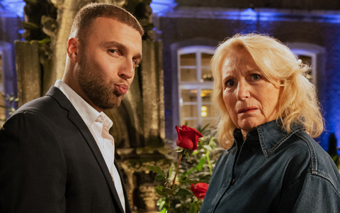 Kunstfigur: Maren Kroymanns sinistrer Zwilling Margot. - Foto: -/ ARD Degeto Film/Ben Knabe,/dpa Kunstfigur: Maren Kroymanns sinistrer Zwilling Margot. - Foto: -/ ARD Degeto Film/Ben Knabe,/dpa