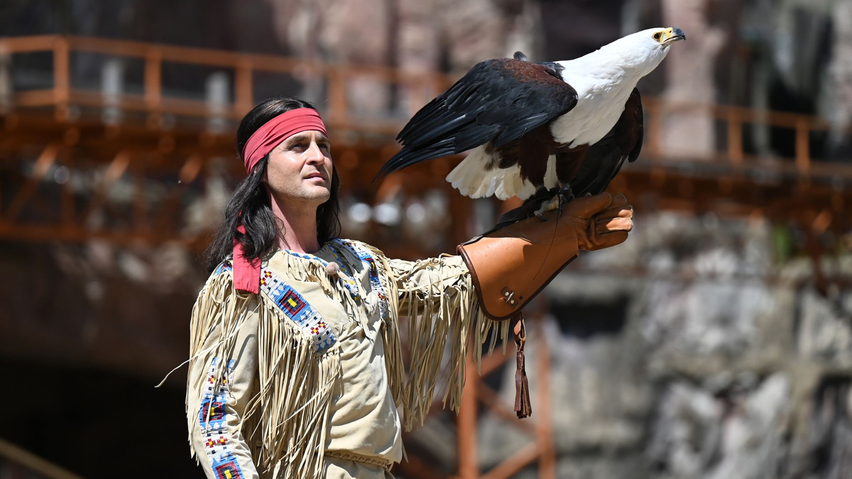 Bereits 300.000 Zuschauer haben das Stück «Halbblut» gesehen. (Archivbild) - Foto: David Hammersen/dpa