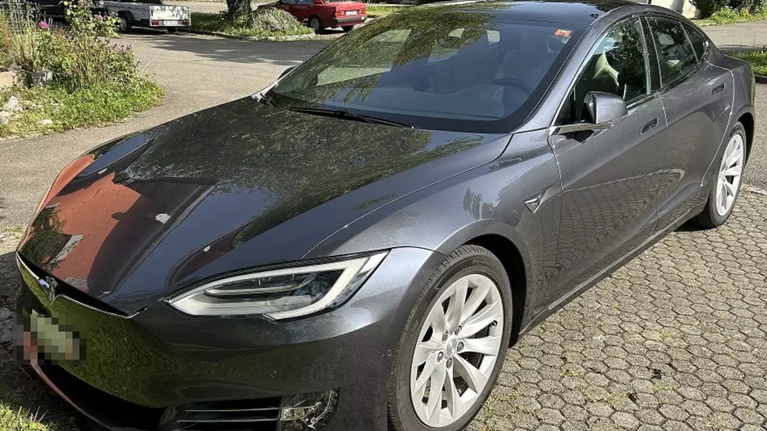HZA-UL: Tesla aus der Schweiz verzollt / ohne Anmeldung über die Grenze - Bild: presseportal.de