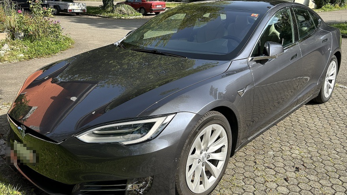 HZA-UL: Tesla aus der Schweiz verzollt / ohne Anmeldung über die Grenze - Foto: presseportal.de