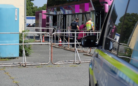 POL-DA: Darmstadt: Polizei stoppt 13 Busse - Desolate Bremsen, zu lange am Lenkrad und 40 Kilo verdörrtes Fleisch im Gepäck/5 x Weiterfahrt untersagt - Über 15.000 Euro Sicherheitsleistung fällig - Foto: presseportal.de