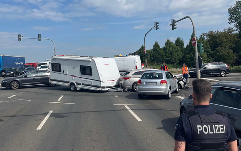 POL-DN: Unfall auf der B 56 - Foto: presseportal.de