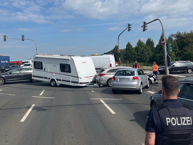 POL-DN: Unfall auf der B 56 - Foto: presseportal.de