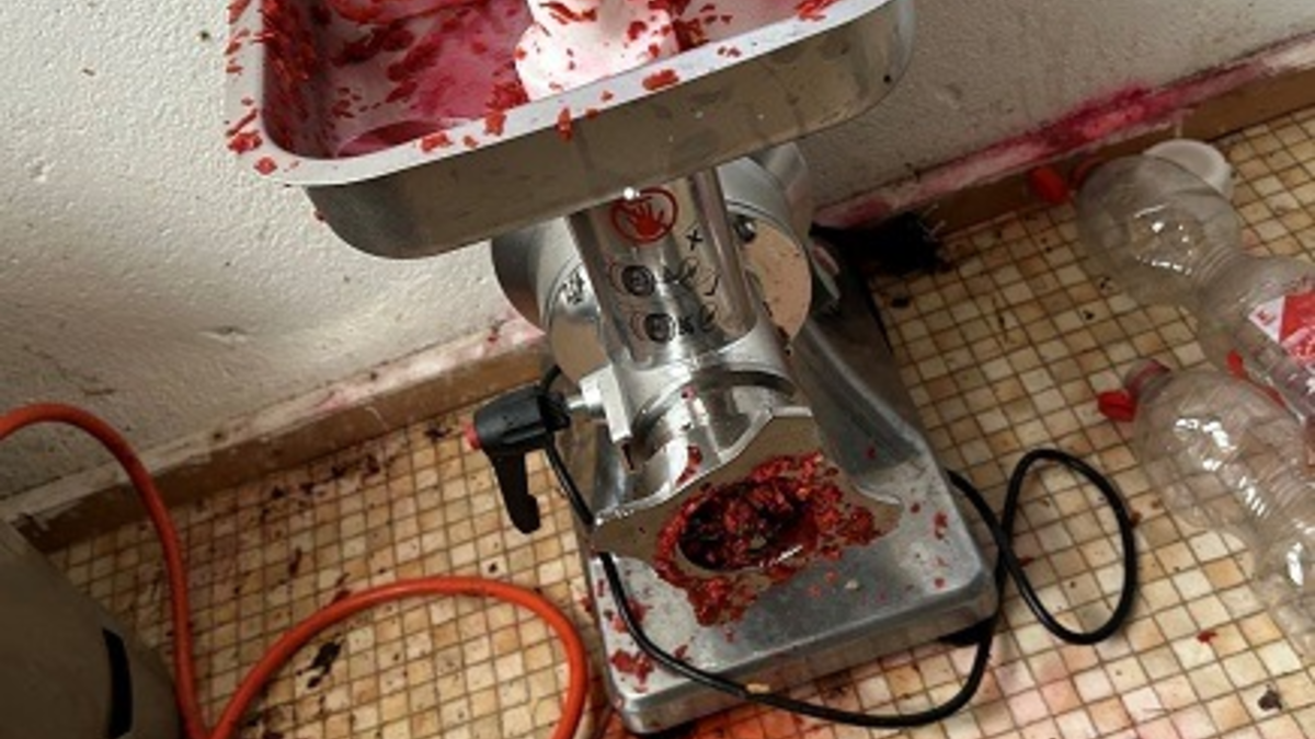 ZOLL-DD: Zollfahnder zerschlagen illegale Produktionsstätte und stellen mindestens 250 Kilogramm Wasserpfeifentabak sowie weitere Grundstoffe zur Herstellung sicher - Foto: presseportal.de