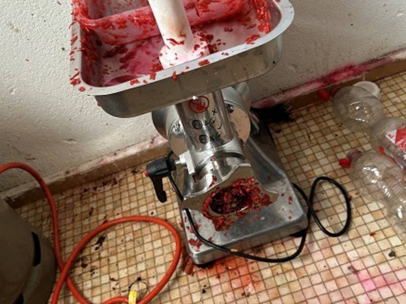 ZOLL-DD: Zollfahnder zerschlagen illegale Produktionsstätte und stellen mindestens 250 Kilogramm Wasserpfeifentabak sowie weitere Grundstoffe zur Herstellung sicher - Foto: presseportal.de