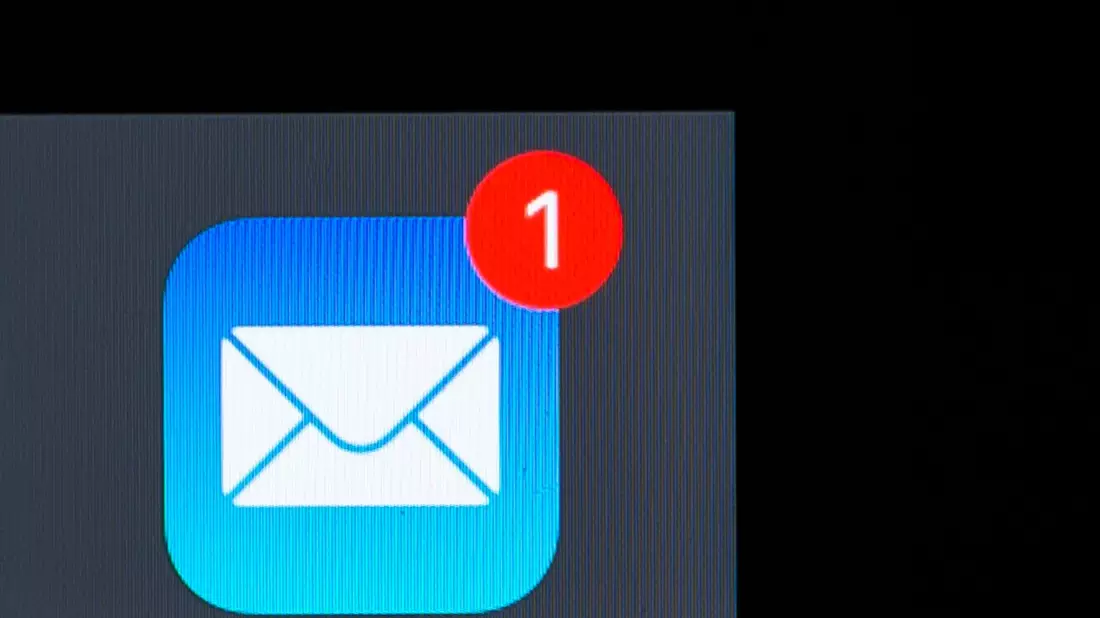 Nach einer Studie des Bitkom hat die E-Mail auch im privaten Umfeld nicht an Relevanz verloren. (Archivbild) - Bild: Silas Stein/dpa/dpa-tmn