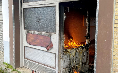 POL-PDKL: Feuer im Hauseingangsbereich - Foto: presseportal.de