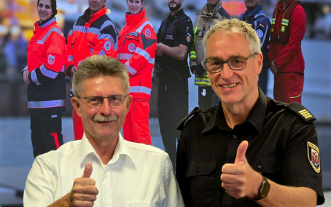 FW Bremerhaven: Dank des Feuwehrwehrdezernenten und des Leiters der Feuerwehr Bremerhaven an die eingesetzten Einsatzkräfte auf der SAiL 2025 - Foto: presseportal.de