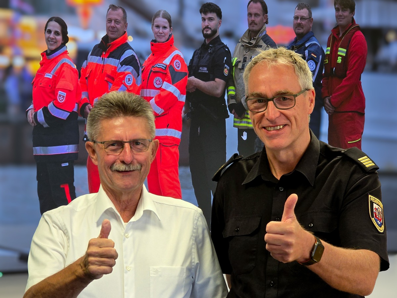 FW Bremerhaven: Dank des Feuwehrwehrdezernenten und des Leiters der Feuerwehr Bremerhaven an die eingesetzten Einsatzkräfte auf der SAiL 2025 - Foto: presseportal.de