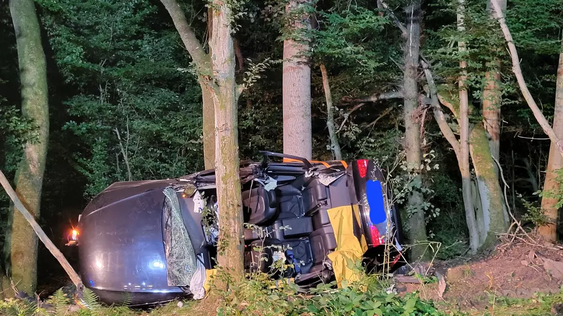 Den genauen Unfallhergang soll ein Gutachter klären. - Bild: Feuerwehr Reinhardshagen/dpa