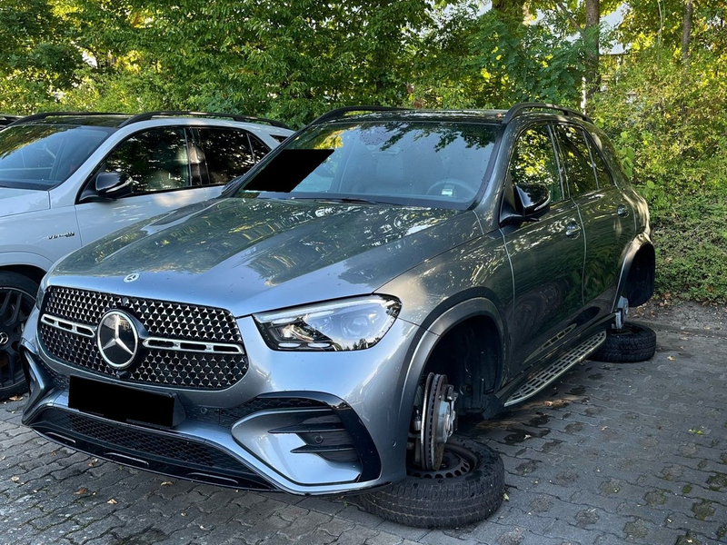 POL-MI: Diebe entwenden hochwertigen Reifensatz - Foto: presseportal.de