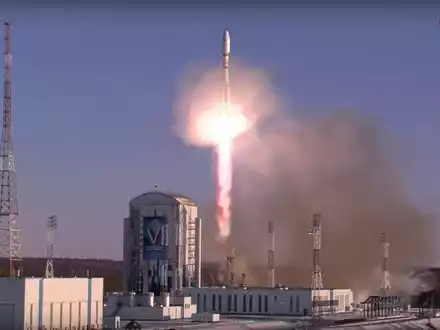 Eine russische Rakete hebt in den Weltraum ab. (Archivbild) - Foto: -/Roscosmos State Space Corporation via AP/dpa