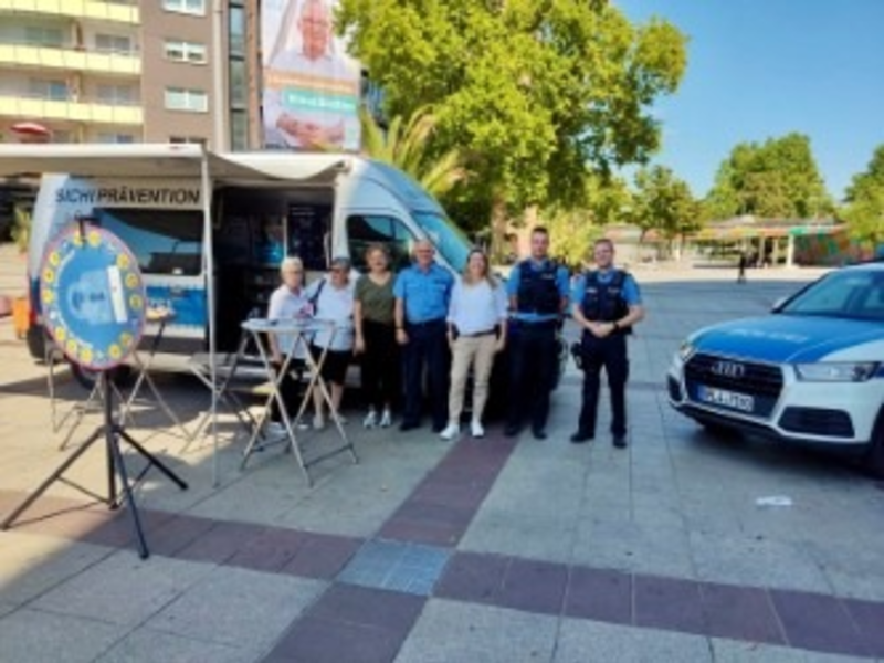 POL-PPRP: Präventionsexperten vor Ort: Positive Bilanz der Informationsveranstaltungen am Berliner Platz - Foto: presseportal.de