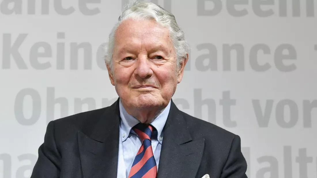 Er kannte sich bestens mit den Royals aus. Nun ist der Experte für die europäischen Königshäuser gestorben. (Archiv) - Bild: Jens Kalaene/dpa-Zentralbild/ZB
