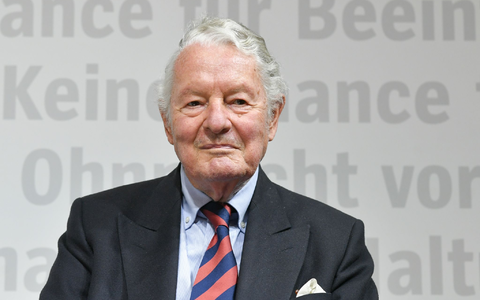 Adelsexperte Rolf Seelmann-Eggebert ist im Alter von 88 Jahren gestorben. (Archivbild) - Foto: Jens Kalaene/dpa-Zentralbild/ZB