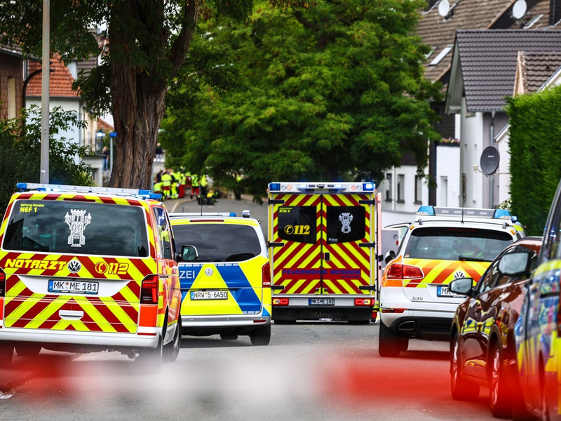 Ein Toter und ein Verletzter nach Schüssen in Menden. - Foto: Alex Talash/dpa
