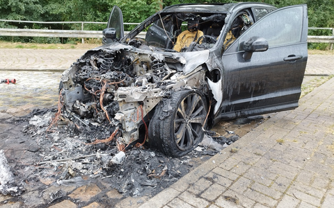 POL-HI: PKW Brand auf dem Autobahnparkplatz An der Alpe - Foto: presseportal.de