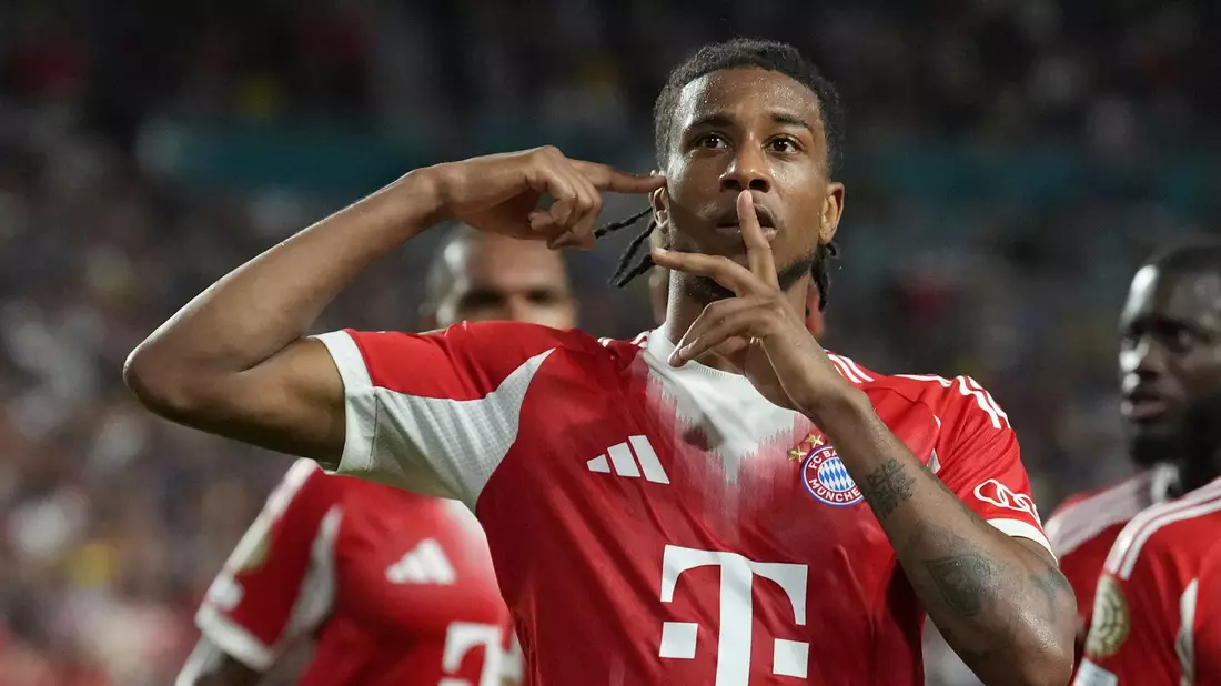 Bayern Münchens Michael Olise hat das erste Tor in der neuen Bundesligasaison erzielt. (Archivbild) - Bild: Rebecca Blackwell/AP/dpa