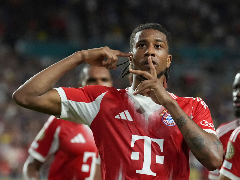 Bayern Münchens Michael Olise hat das erste Tor in der neuen Bundesligasaison erzielt. (Archivbild) - Foto: Rebecca Blackwell/AP/dpa