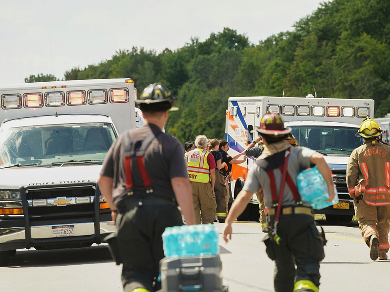 Der Bus war wohl von den Niagarafällen kommend auf dem Weg nach New York City gewesen.  - Foto: Libby March/Buffalo News/AP/dpa