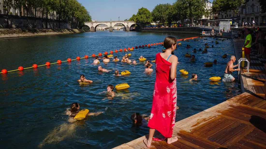 Wieder in der Seine schwimmen zu können, war ein lange gehegter Wunsch der Menschen in Paris (Archivbild). - Bild: Dimitar Dilkoff/AFP/dpa