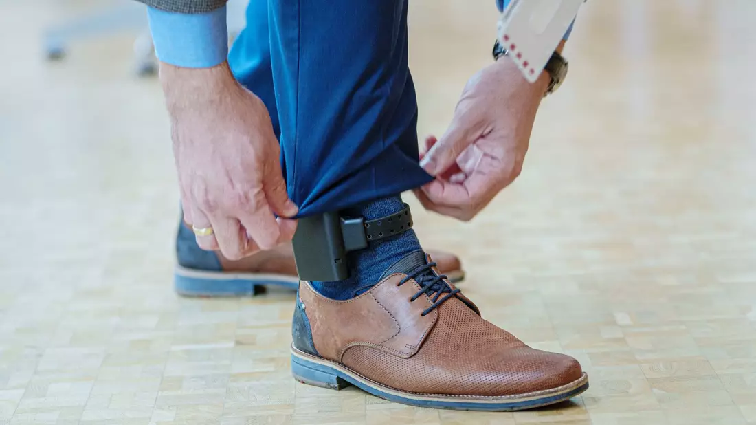 Kommt der Täter zu nah, sollen Opfer und Polizei einen Hinweis bekommen. (Symbolbild) - Bild: Andreas Arnold/dpa