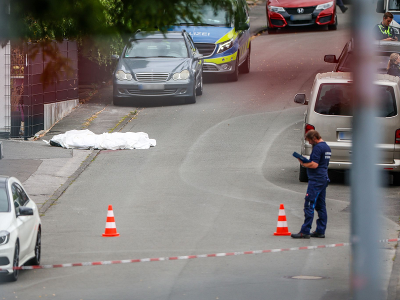 Nach dem Tatverdächtigen wird weiter gefahndet. - Foto: Christoph Reichwein/dpa