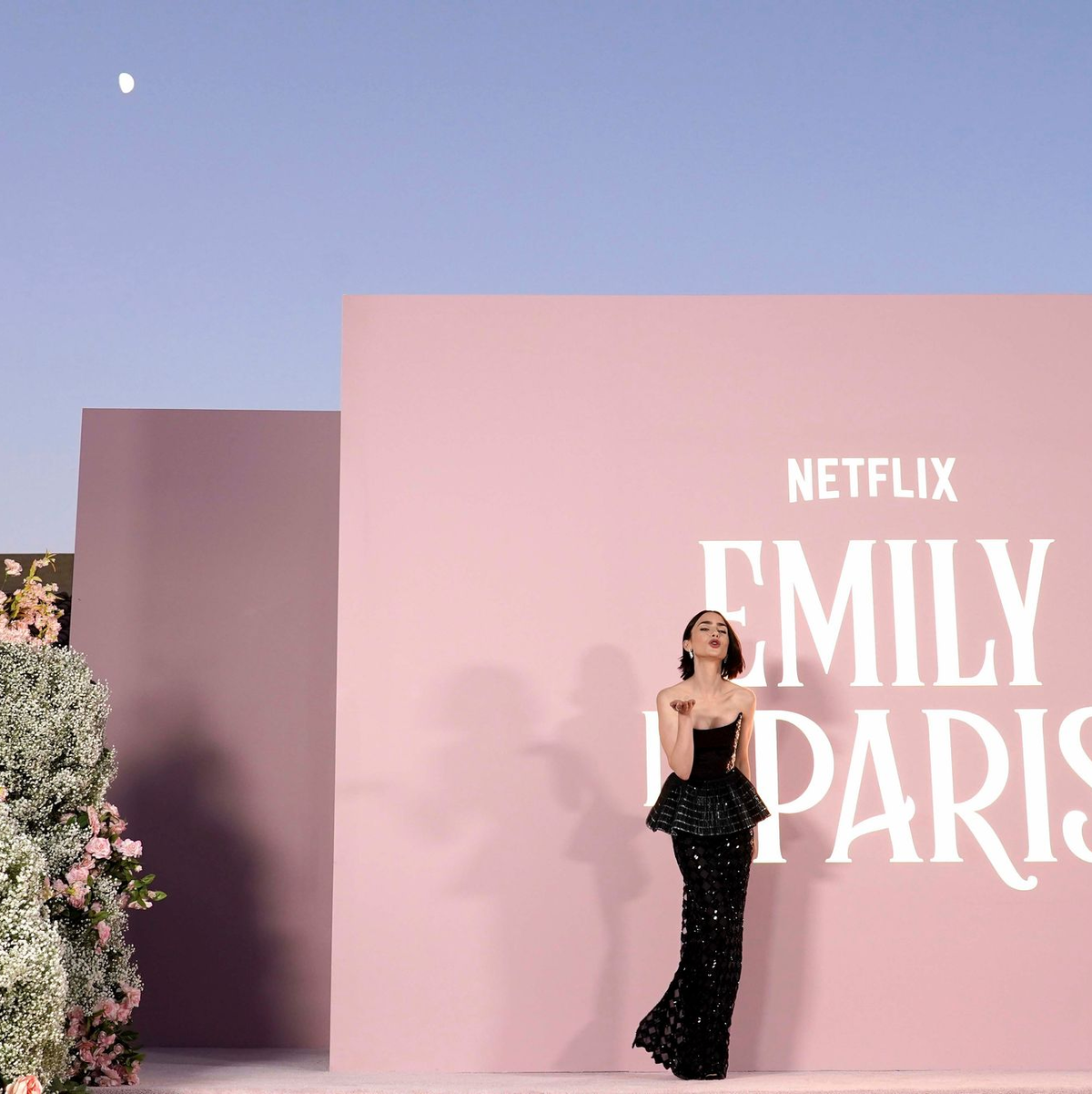Die britische Schauspielerin Lily Collins spielt in «Emily in Paris» die Titelrolle. (Archivbild) - Foto: Jordan Strauss/Invision/AP