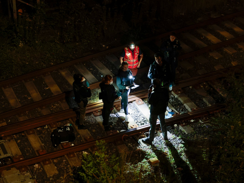 Auch der Staatsschutz soll den Angaben zufolge vor Ort gewesen sein. - Foto: Thomas Banneyer/dpa