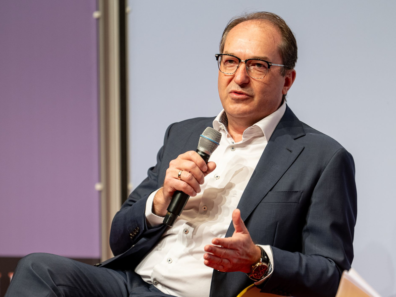 Wer folgt auf Bundespräsident Steinmeier? Kanzler Merz kann sich eine Frau als Staatsoberhaupt sehr gut vorstellen. - Foto: Fabian Sommer/dpa