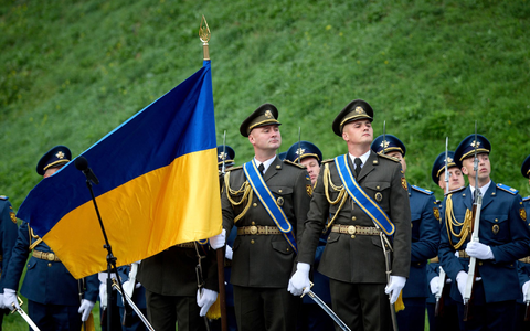 Die Ukraine geht am Samstag den Tag ihrer Nationalflagge. Am Sonntag ist Unabhängigkeitstag. - Foto: Uncredited/Ukrainian Presidential Press Office via AP/dpa