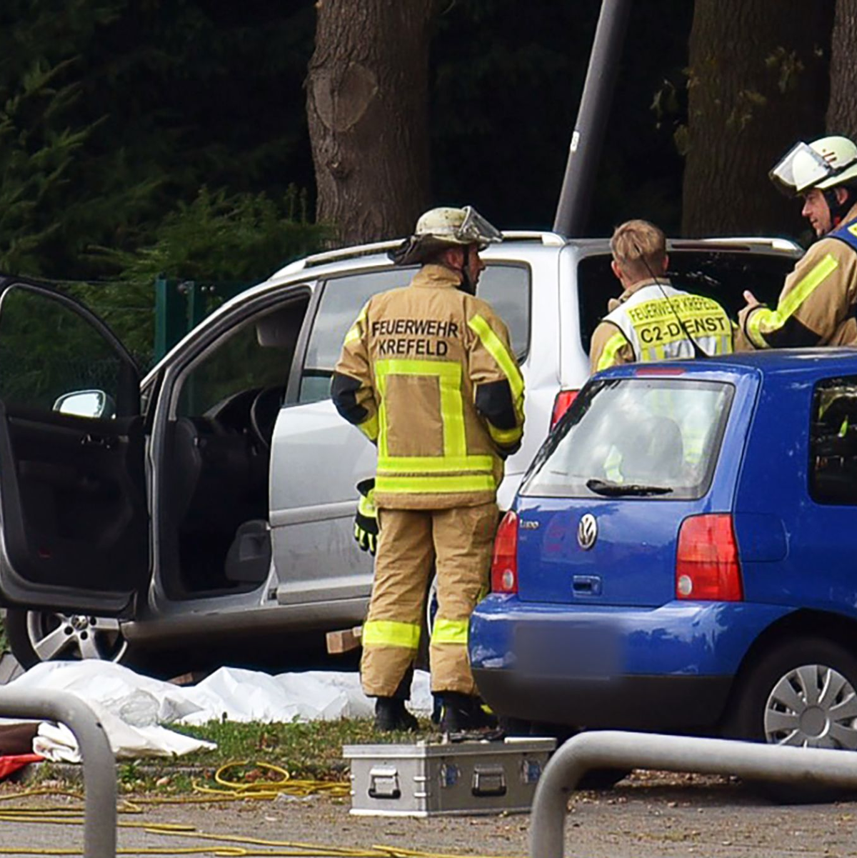 Die beiden 72-jährigen Geschwister erlagen ihren Verletzungen noch am Unfallort. - Foto: Alexander Forstreuter/dpa