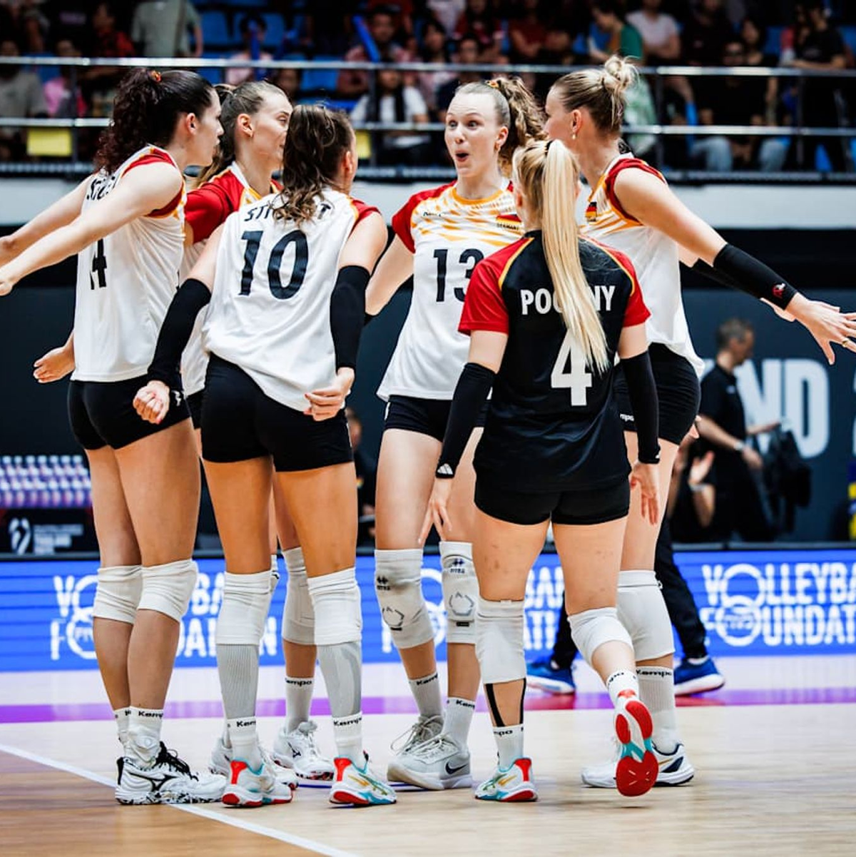 Im Block hatte das deutsche Team zunächst Probleme. - Foto: ---/Deutscher Volleyball-Verband /dpa