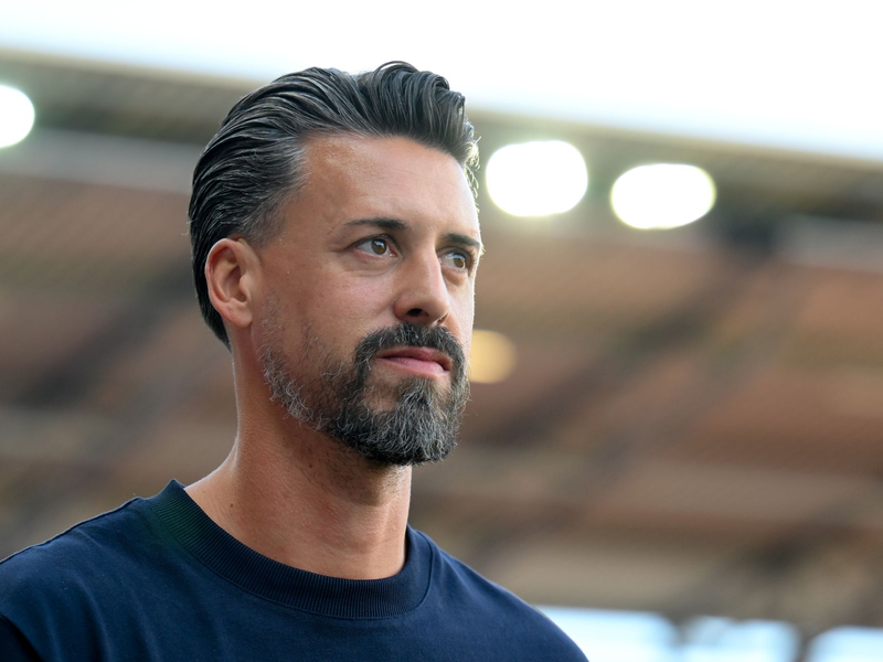 Feiert am Samstag seine Heimpremiere als Augsburg-Trainer: Sandro Wagner. (Archivbild) - Foto: Hendrik Schmidt/dpa