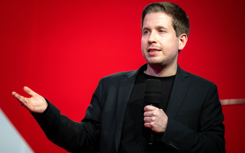 Kevin Kühnert trägt jetzt Wanderhose und tauschte Politik gegen Berge. (Archivbild) - Foto: Sina Schuldt/dpa