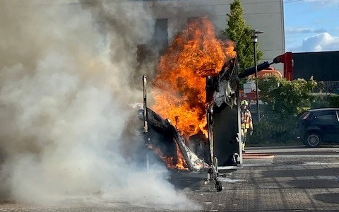 FW Paderborn: Vollbrand eines Imbissanhängers im Paderborner Süden Elegante Hochzeitsgesellschaft reagiert cool - Foto: presseportal.de FW Paderborn: Vollbrand eines Imbissanhängers im Paderborner Süden Elegante Hochzeitsgesellschaft reagiert cool - Foto: presseportal.de