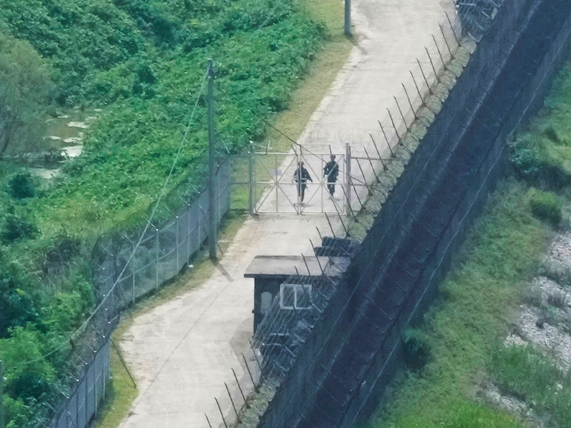 Die Grenze zwischen Süd- und Nordkorea ist hochgesichert. (Archivfoto) - Foto: Ahn Young-joon/AP/dpa