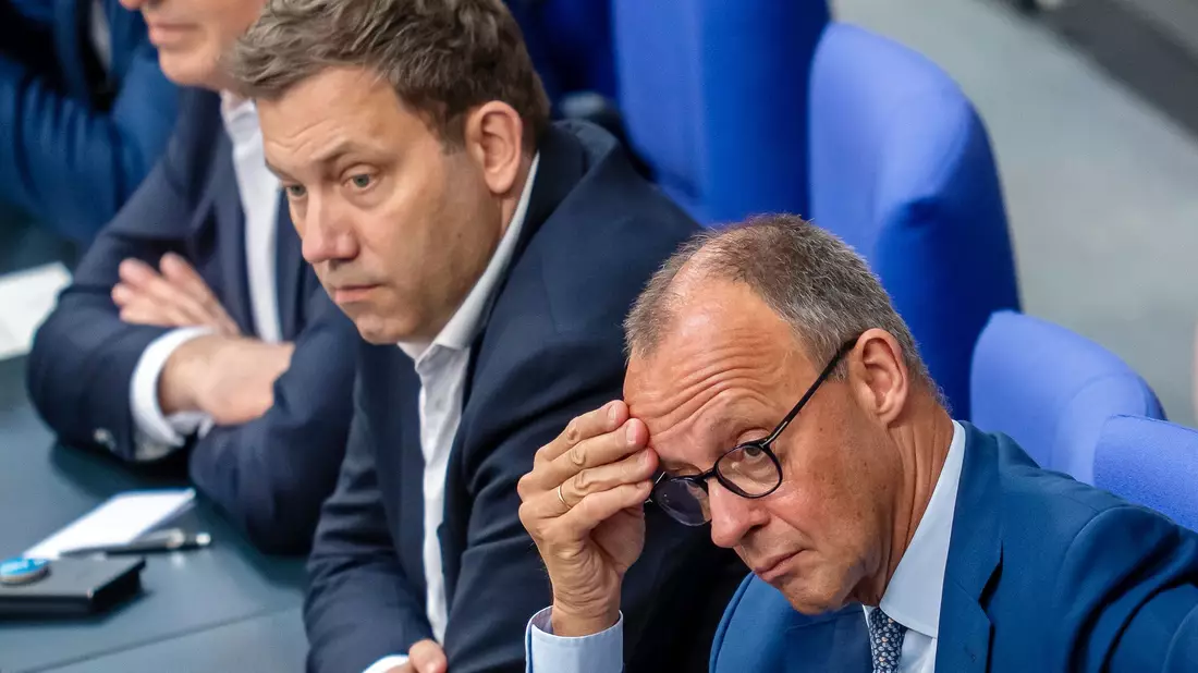 Rehlinger stellt sich hinter den SPD-Chef. (Archivbild) - Bild: Michael Kappeler/dpa