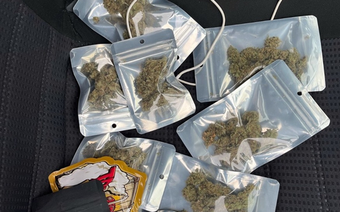 POL-D: Bilk - Mann mit Joint und Handy am Steuer - Zivilstreife zieht Autofahrer aus dem Verkehr - Betäubungsmittel sichergestellt - Blutprobe und Anzeigen - Foto: presseportal.de