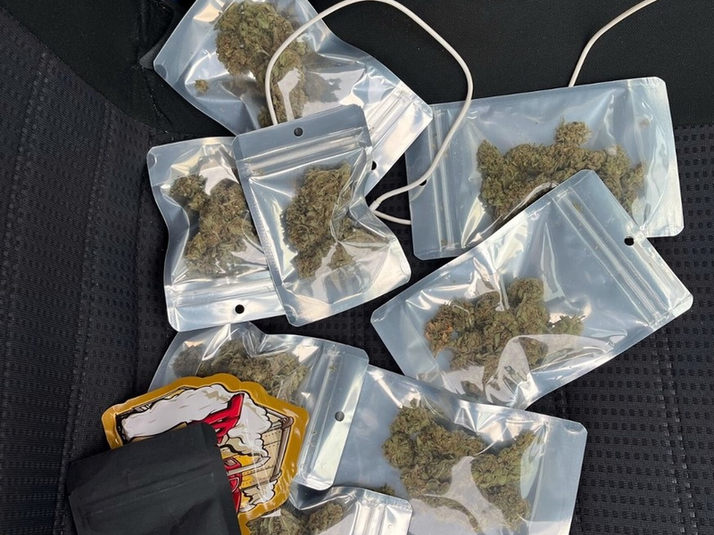 POL-D: Bilk - Mann mit Joint und Handy am Steuer - Zivilstreife zieht Autofahrer aus dem Verkehr - Betäubungsmittel sichergestellt - Blutprobe und Anzeigen - Foto: presseportal.de