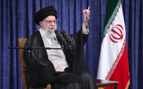 Irans oberster Führer Ali Chamenei bezeichnet die Probleme mit den USA unter Präsident Donald Trump als «unlösbar». (Archivbild) - Foto: Uncredited/Office of the Iranian Supreme Leader via AP/dpa