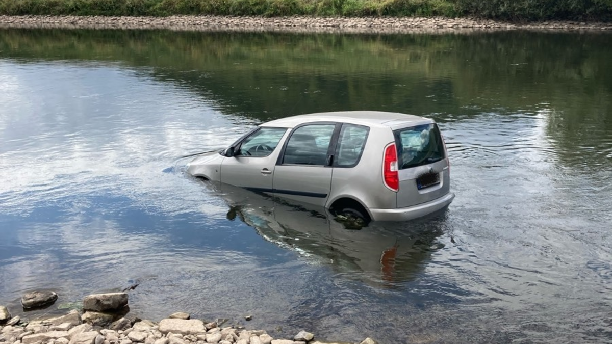 POL-HX: PKW rollt in die Weser - Foto: presseportal.de
