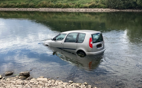POL-HX: PKW rollt in die Weser - Foto: presseportal.de