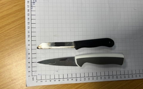 BPOL NRW: Hauptbahnhöfe Hagen und Essen: Bundespolizei stellt mehrere Messer und einen Teleskopschlagstock sicher. - Foto: presseportal.de